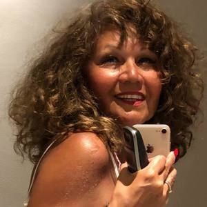 Meet your Posher, Rona